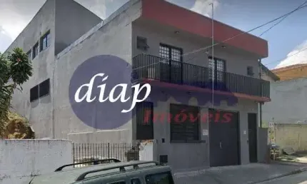 Prédio comercial com 1500 m² em um terreno com 10 metro de frente por 50 metros de fundo. o imóvel inclui um galpão de 100 m² com banheiro (ou 6 vagas