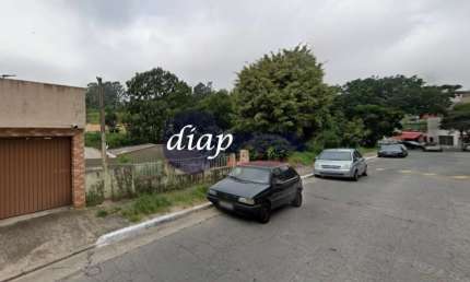 Terreno com aproximadamente 8 metros de frente localizado na Vila Formosa. Ótima localização. Documentação regularizada.
