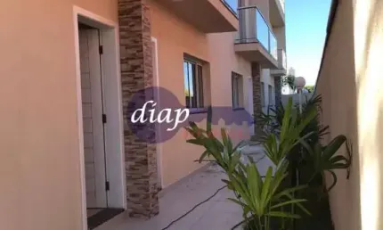 Lindo sobrado em condomínio com 5 casas de 200 m² com quatro pavimentos, sendo: - subsolo - 4 vagas demarcadas e um espaçoso depósito, com acesso exc