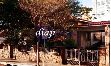 Ótima casa no bairro Santa Paula em São Caetano do Sul com 3 dormitórios, sendo 2 com armários embutidos, cozinha e copa com piso de retalhos de mármo