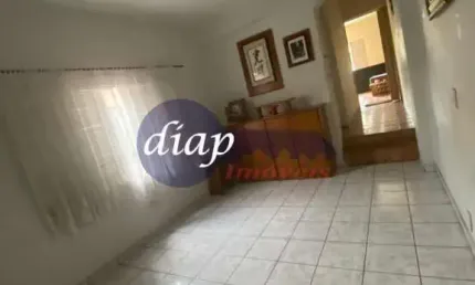 Excelente sobrado em Santa Paula, o imóvel possui 2 casas, uma em cada andar. Cada casa contém 4 dormitórios, sendo 2 suítes, 3 salas, 2 cozinhas, 1 c