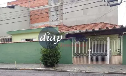Ótima casa na vila Scarpelli com 2 dormitórios amplos, cozinha, copa, sala, 1 banheiro com box de vidro, lavanderia, quintal grande com churrasqueira