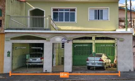 Grande oportunidade. Excelente sobrado na vila Linda com 4 dormitórios, sendo 1 suíte, cozinha, sala dois ambientes, living integrado com sacada, 3 ba