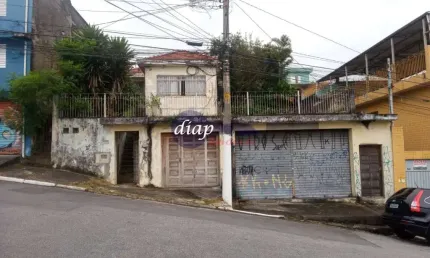 Terreno com 15 metros de frente por 43 metros de fundos aclive em rua larga. excelente localização a aproximadamente 800 metros da futura estação penh
