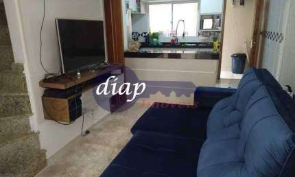 Casa em condomínio com 2 dormitórios, sendo 2 suítes, 3 banheiros, 1 vaga de garagem, 1 sala, acomoda 6 pessoas e encontra-se mobiliado. Área Privativ