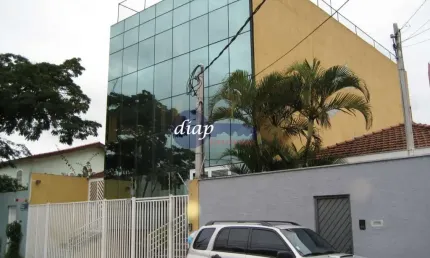 Excelente prédio na vila são francisco, alto padrão com 3 pavimentos, 12 vagas de estacionamento, 15 salas em drywall e em vidro, 6 banheiros, 2 vesti
