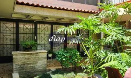 Linda casa na vila monumento com 4 dormitórios, sendo 1 suíte, 4 salas amplas, copa e cozinha, 3 banheiros, 1 lavabo, dependência de empregada, quinta