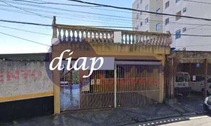 Sobrado na Vila Formosa com terreno de 350 m2, próximo a Avenida Eduardo Cotching e a todo o comércio da região. A casa conta com 5 quartos, 5 banheir