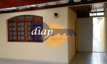 Ótimo casa assobradada em Santo Amaro com 4 dormitórios, cozinha com armários embutidos, sala ampla, 2 banheiros, uma lavanderia grande e 2 vagas de g