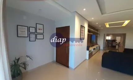 Lindo sobrado novo com apenas 3 anos de uso. São 3 dormitórios, sendo uma suíte com closet, sala 2 ambientes, sala de jantar, cozinha planejada, balc