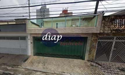 Lindo sobrado amplo! São 270 m2 divididos em três dormitórios, 1 suíte e 3 banheiros. Casa nos fundos com 1quarto, sala, cozinha, banheiro. Quintal co