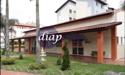 Ótimo apartamento no condomínio Atlântico Sul com 2 dormitórios, sala dois ambientes, cozinha, 1 banheiro com box de vidro, área de serviço e 1 vaga d