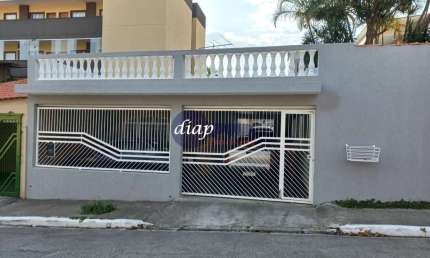 Linda casa com 2 quartos, sala, cozinha, banheiro, lavanderia, churrasqueira, salão grande, na parte de cima, um cômodo com banheiro e garagem para 3