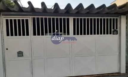 Ótima casa na vila euro com 3 dormitórios, sendo 1 suíte, cozinha planejada, sala dois ambientes, 2 banheiros, lavanderia, 2 vagas de garagem cobertas