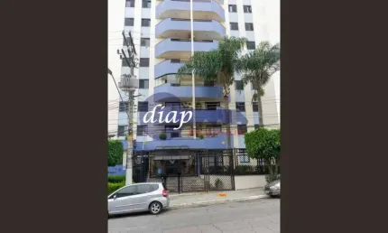 Amplo apartamento à venda com 4 quartos, sendo 1 suíte, cozinha, lavanderia, sacada, piscina privativa, churrasqueira privativa, 3 vagas de garagem e