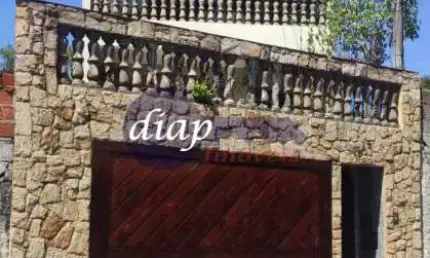 Lindo sobrado com 3 dormitórios, sendo uma suíte com sacada e jardim de inverno, sala com dois ambientes e ampla varanda, quintal lateral, edícula, ár
