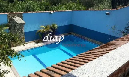 Lindo sobrado com 2 andares + 1 subsolo, possui 3 dormitórios (sendo uma suíte com closet), banheiro, sala ampla para 2 ambientes, lavabo, cozinha amp
