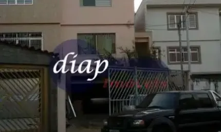Lindo sobrado com 3 andares, garagem para 2 carros coberta e mais 3 descoberta, 3 quartos (sem suíte), 2 banheiros um em cima e um embaixo. Excelente
