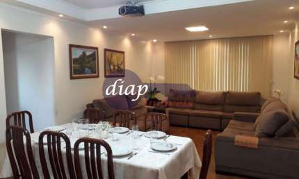 Apartamento no Tatuapé, com 129 M2 de área útil, hall de entrada e sala com dois ambientes, cinema em casa com som estéreo e tela de 80 polegadas, dat