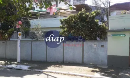 Vende-se terreno 330m² com imóvel de 150m², em Avenida bem arborizada, com projetos aprovados HIS (12 a 29 unidades) apropriado para construtores ou m