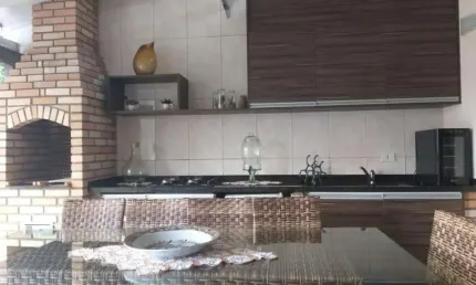 Casa em condomínio fechado (com piscina e salão de festas) bem localizada, próximo ao terminal são caetano. rua tranquila e próximo a todo comércio. i