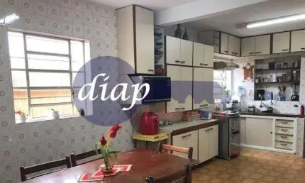 Ótimo sobrado no Jardim Independência com 3 dormitórios, sendo que 2 contém armários embutidos, sala de estar, sala de jantar, copa e cozinha planejad