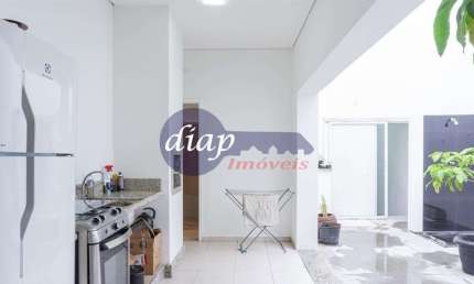 Ótimo sobrado no bairro do Brás com 5 dormitórios, sendo 1 suíte, copa e cozinha planejada, ampla sala com jardim de inverno, quintal com área de chur