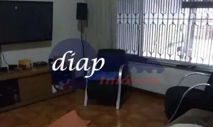 Ótima casa no bairro mooca com 4 dormitórios, sendo 1 suíte, cozinha, sala ampla, 3 banheiros, lavanderia, corredor, quintal e 2 vagas de garagem cobe