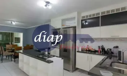 Lindo sobrado amplo com 3 suítes, lavanderia, área gourmet de frente para a cozinha, quintal de 40m2 nos fundos e um studio de 26 m2. documentação reg