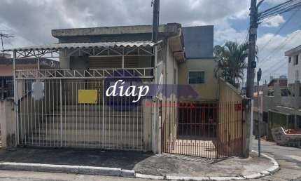 Excelente casa comercial na Vila Rica com edícula e um salão comercial. Na casa principal temos 2 dormitórios, sala de jantar e sala de estar, cozinha