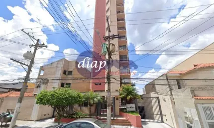 Apartamento com 3 quartos, incluindo uma suíte, sala para 2 ambientes, lavabo, cozinha, área de serviço e dependência de empregada e 2 vagas de garage