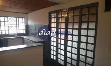 Ótimo imóvel para renda na Vila Formosa com 4 casas com 1 dormitório cada para aluguel. A primeira casa possui 1 dormitório, 1 pia, 1 banheiro e 1 tan