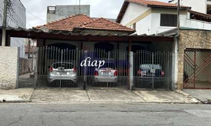Excelente imóvel para Renda na Vila Aricanduva com 3 casas, cada uma com 1 dormitório, corredor lateral dividindo os espaços privativos de entrada, ág