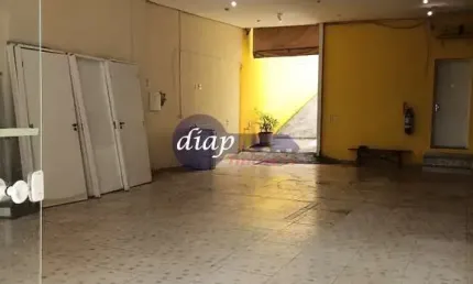 Excelente galpão na vila alexandria com 350 metros de área construída contendo 8 salas, 4 banheiros, 7 chuveiros, 4 vagas de garagem, quintal com edíc