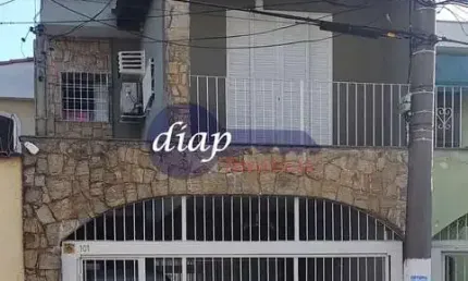 Lindo sobrado com 4 quartos, sendo 1 suíte, sala, cozinha, lavanderia, quintal, 4 banheiros e 2 vagas de garagem. Localizada na Chácara Belenzinho, um