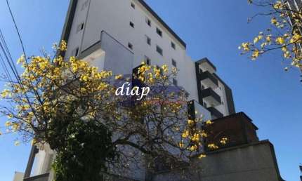 Apartamento com 41 m² divididos em 2 dormitórios, sala, cozinha, lavanderia e uma vaga de garagem na Vila Guilhermina. Prédio com elevador!