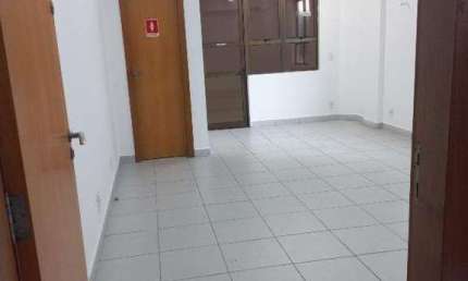 Aluga excelente sala com vaga de garagem no Buritis