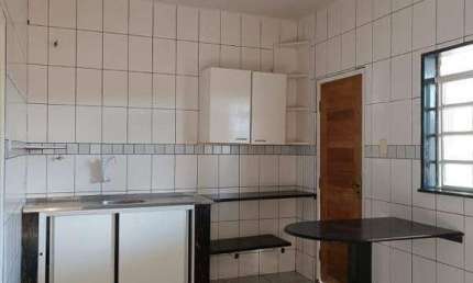Alugo casa 02 quartos no bairro Cinquentenário / Betânia