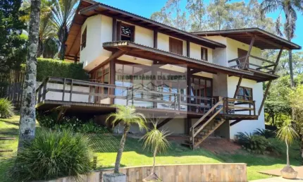 Casa à venda em condomínio na serra da cantareira, alpes da cantareira. 3 quartos, 3 suítes, 4 salas, 5 banheiros, 2 vagas e 250m² de área.