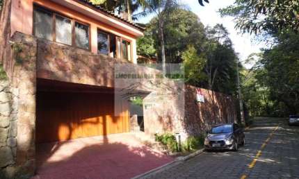 Luxuosa Casa em Condomínio à Venda em Serra da Cantareira: 4 Quartos, 3 Suítes, 4 Salas, 7 Banheiros, 4 Vagas, 600,00 m² de Área. Venha Conhecer!