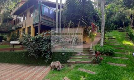 imóvel à venda na Serra da Cantareira, Mairiporã-SP: 3 quartos, 2 suítes, 3 salas, 5 banheiros, 2 vagas de garagem, 215m².