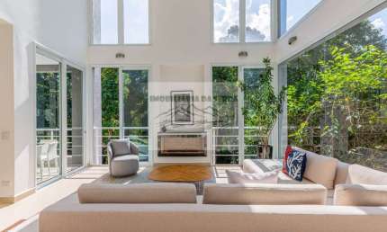 Casa de alto padrão à venda em condomínio na Serra da Cantareira, Mairiporã-SP: 5 quartos, 4 suítes, 3 salas, 6 banheiros, 4 vagas, 435m².