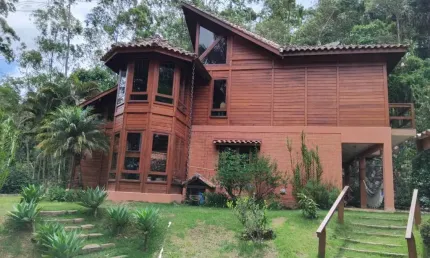 Imperdível! Casa em condomínio na Serra da Cantareira, Mairiporã-SP. 3 quartos, 1 suíte, 3 salas, 4 banheiros, 334m².