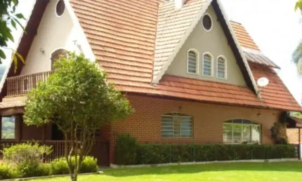 Imperdível! Casa à venda ou locação na Serra da Cantareira; 3 suítes, 3 salas, 4 banheiros, 6 vagas, 480m².