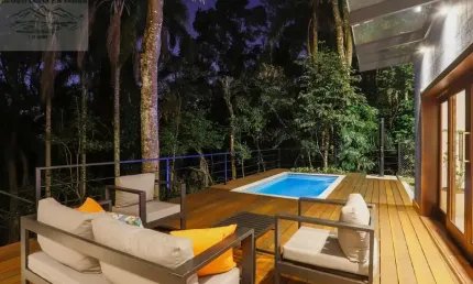 Casa à venda em Serra da Cantareira-SP: 3 quartos, 1 suíte, 3 salas, 4 banheiros, 2 vagas, 250m² no Parque Petrópolis Paulista.