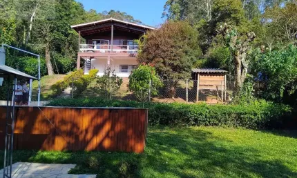 Casa térrea na serra da cantareira:  com 3 quartos, 1 suíte, piscina e 225m² - mairiporã-sp