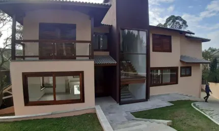 Casa em condomínio para locação na serra da cantareira-sp, residencial suíça. 3 suítes, 3 salas, 5 banheiros, 4 vagas, 380m².