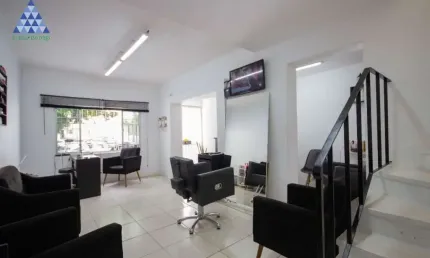 Casa com 3 quartos para alugar na Rua Maria Curupaiti, 389, Vila Ester, São Paulo por R$ 6.000