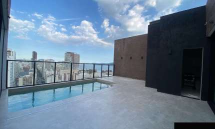 Deslumbrante Cobertura Duplex em Santos com Vista Mar.