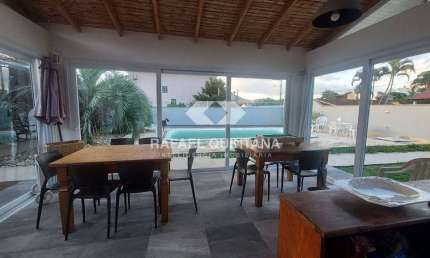 Casa à Venda com Piscina, 3 Quartos sendo 1 Suíte, 5 Vagas, Cacupé, Florianópolis - SC